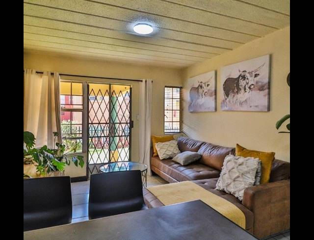 3 BEDROOM TOWNHOUSE FOR SALE IN LINMEYER